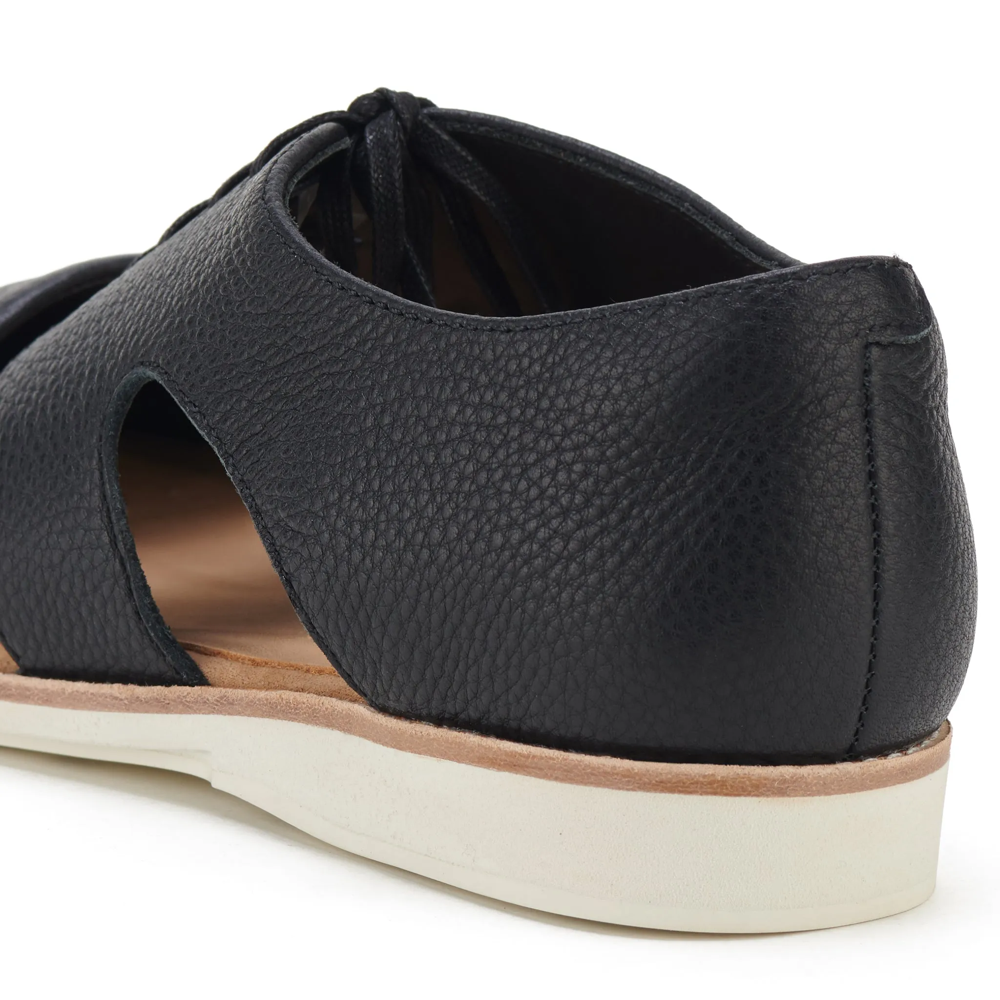 Derby Cutout Black
