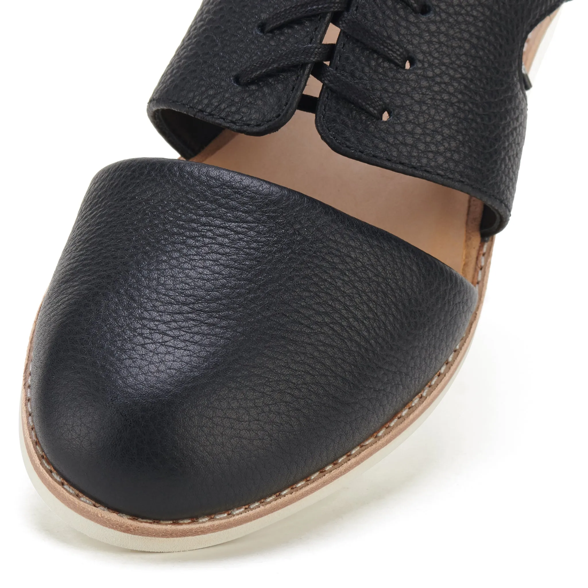 Derby Cutout Black
